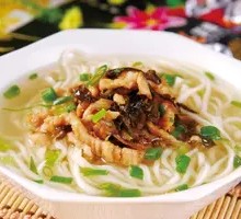 Pickled Cabbage and Pork Noodles