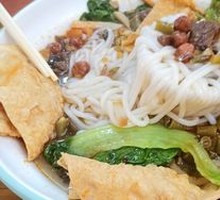 Beef Shank Rice Noodles with Snail Soup