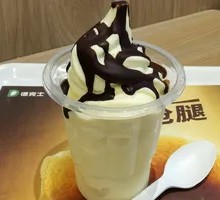 Vanilla Chocolate Sundae