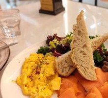 Smoked Salmon with Fried Eggs