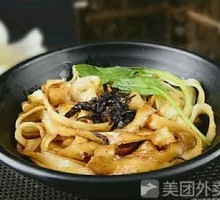 Knife-Scraped Noodles with Beef Soup (Half Meat Half Tendon)