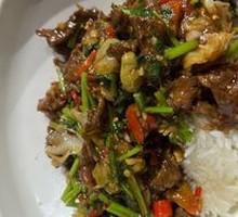 Stir-fried Yellow Beef with Rice