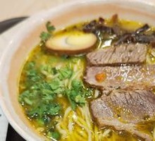Thick-Sliced Pickled Cabbage Beef Noodles