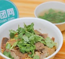 Sour Cabbage Braised Beef Noodles