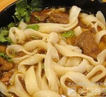 Sour Cabbage Braised Beef Knife-Sliced Noodles