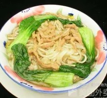 Stir-Fried Pork with Green Pepper over Noodles
