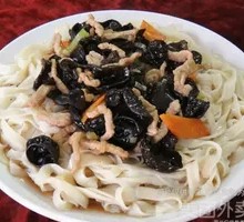 木耳炒肉盖浇面