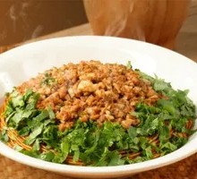 Cilantro Meat Paste Noodles
