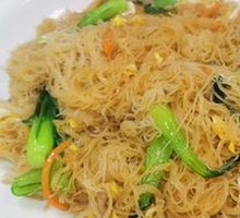 Stir-Fried Rice Noodles with Shredded Pork and Egg