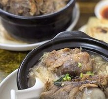 Sour Cabbage and Pork Shank Pot