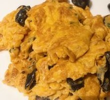 Black Fungus Stir-Fried with Free-Range Eggs