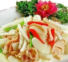 Stir-Fried Pork and Mushroom with Rice Noodles