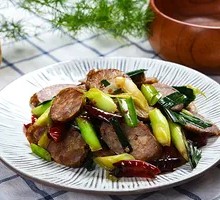蒜苗炒腊肠