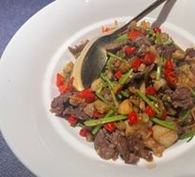 Stir-Fried Snowflake Yellow Beef
