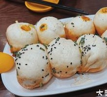 Crab Roe Baozi with Pork Filling