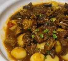 Beef Brisket with Small Potatoes