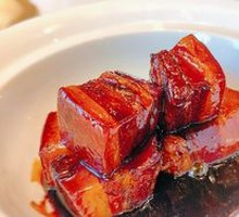 Shanghai-style Braised Pork with Rice Wine Buns