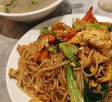 Stir-Fried Rice Noodles with Eggs and Greens