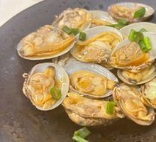 Wine-Scented Clams