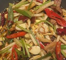 Spicy Stir-Fried Peanut Sprouts