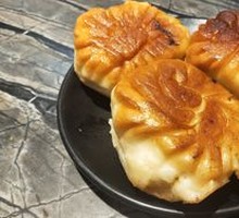 Pan-fried beef buns