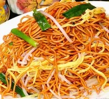 Stir-Fried Noodles with Shredded Meat