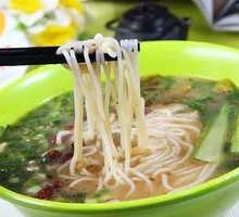 Chicken Leg Stir-Fried Noodles