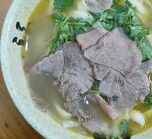 Sour Cabbage Beef Knife-Shaved Noodles