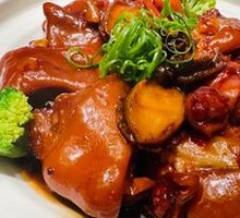 Abalone and Pig Trotter Stew