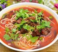 Sour Cabbage Braised Beef Noodles