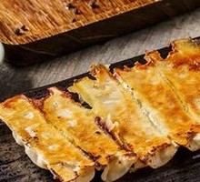 Black Pepper Beef Dumplings