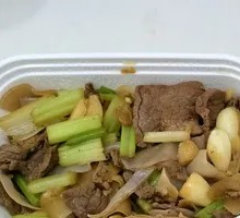 Stir-Fried Beef with Yellow Onion