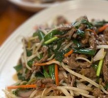 Beef Stir-Fried with Bean Sprouts