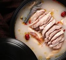 Health-Preserving Pig's Trotter Chicken Soup