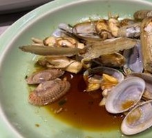 Stir-Fried Clams with Ginger and Scallions