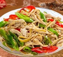 Stir-fried Tofu Skin with Green Chili and Pork