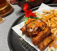 Garlic Pork Ribs with Fries