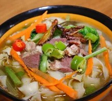 Beef Brisket Stir-Fried with Knife-Sliced Noodles