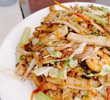 Stir-Fried Rice Noodles with Seafood