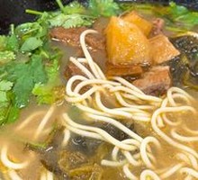 Sour Cabbage Braised Beef Noodles (2 Liang)