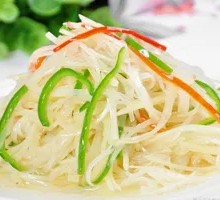 Green Pepper and Potato Noodles