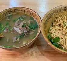 Scallion Oil Noodles with Beef Soup