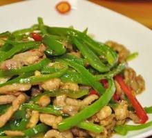Green Pepper and Pork Stir-fry Rice in Clay Pot