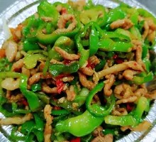 Green Pepper Shredded Pork in Clay Pot Rice