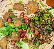 Spicy Stir-Fried Intestine Rice Noodles