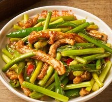 Stir-fried Garlic Shoots with Spicy Pork