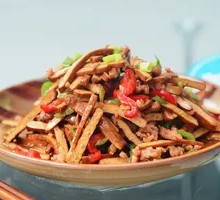 Green Pepper and Tofu Shreds Braised Rice