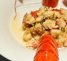 Garlic and Perilla Stir-fried Premium Lobster