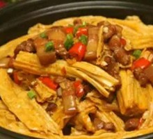 Fried Tofu Skin and Pork Rice in Wooden Bucket