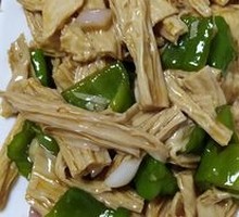 Green Pepper and Tofu Skin Stir-Fry